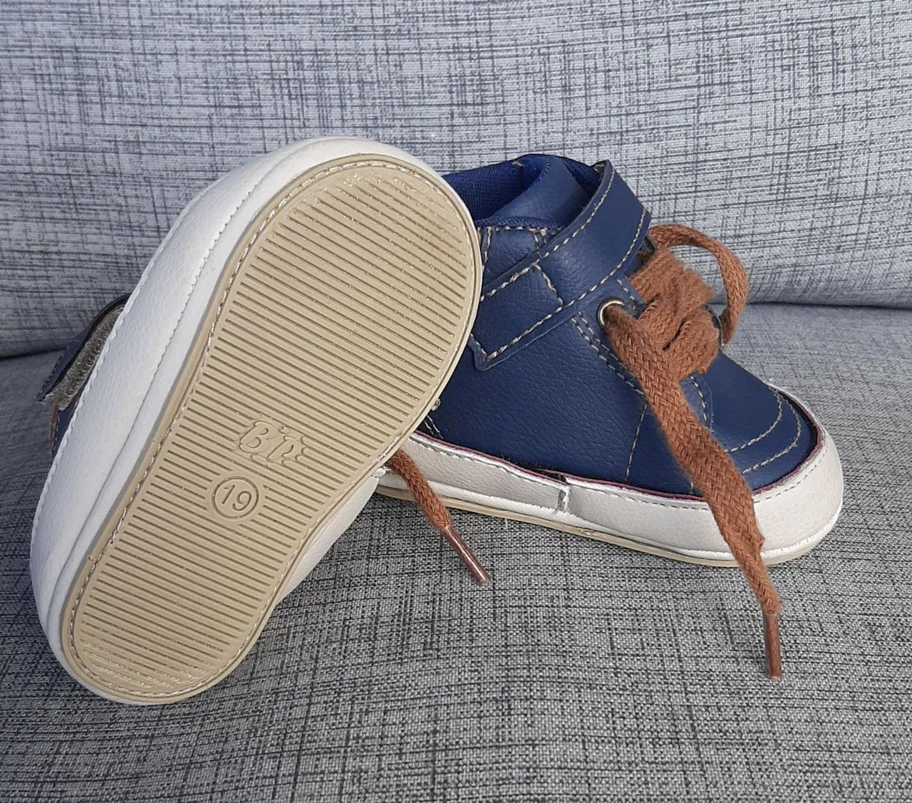 Tênis de bebê tamanho 19 - Foto 2