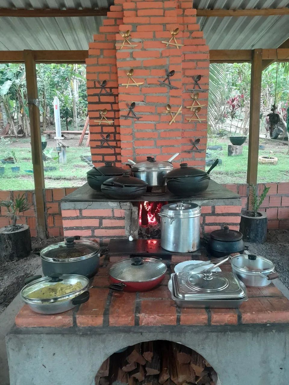 Contrato auxiliar de cozinha.