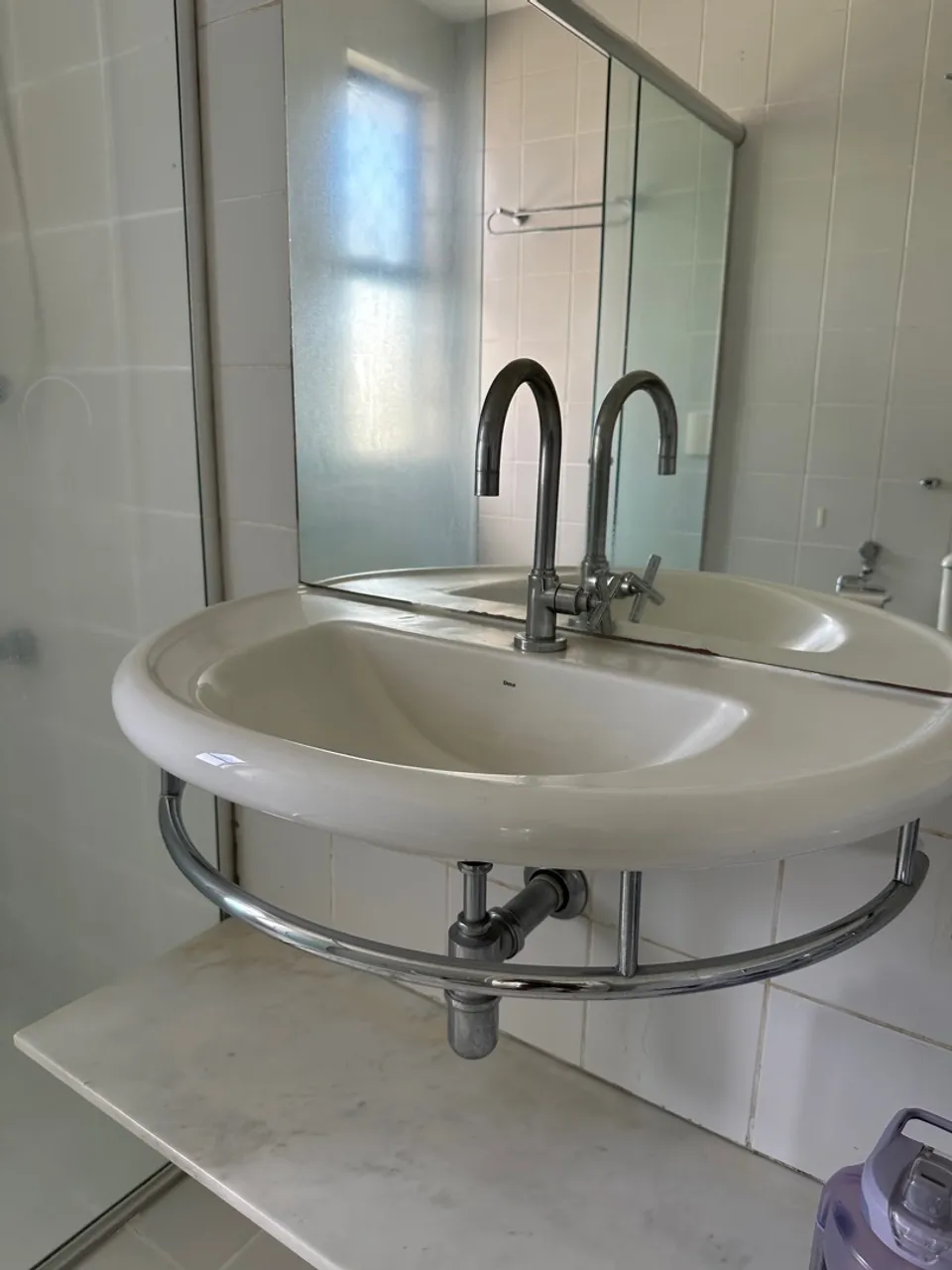 Cuba de banheiro e vaso sanitário