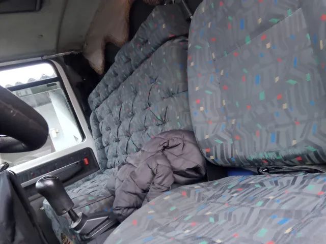 Ford Cargo 815, com baú sider de 6,20 metros - Foto 7