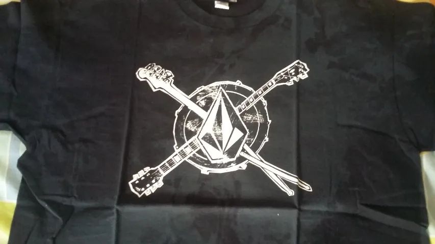 Camiseta Volcon guitarra - Foto 3