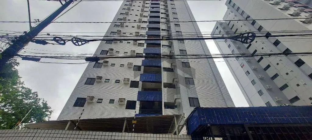 Apartamento de 75m² para alugar, com 3 quartos (1 suíte), localizado na Torre, Recife - Pe