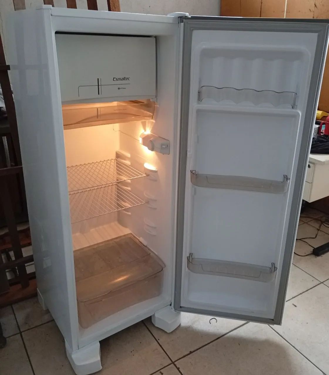 Geladeira esmaltec de 255 litros usada barata - Foto 4