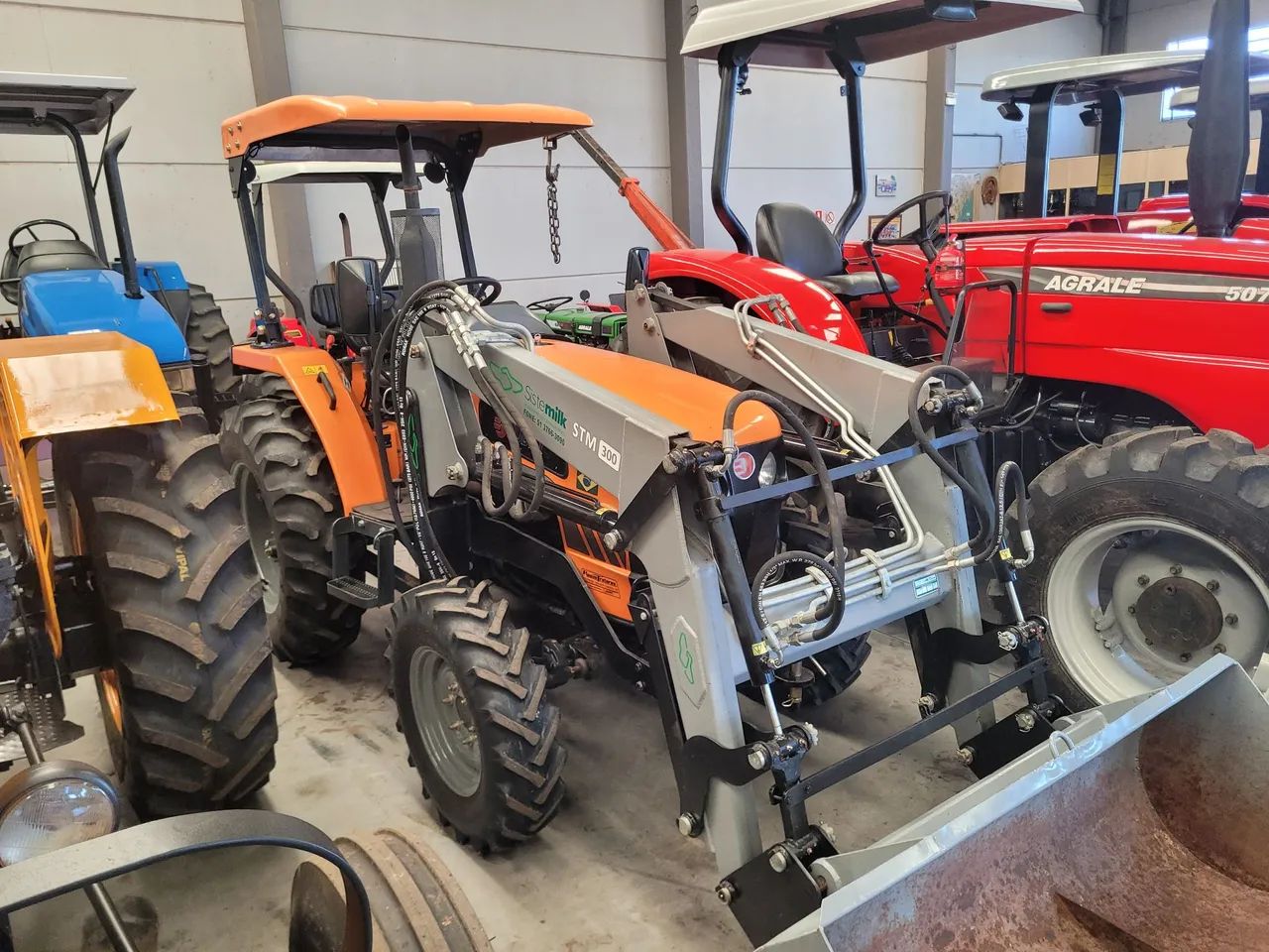 Trator Budny BDY 2840 4x4 com concha Frontal ano 2015 - Foto 2