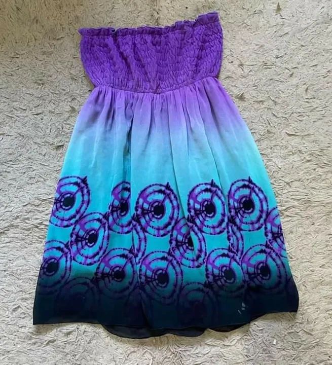 Vestido de renda azul e roxo