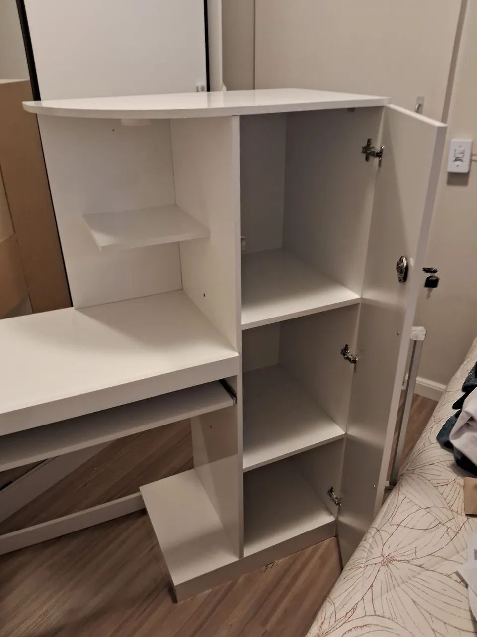 Escrivaninha branca com armário e gaveta - Foto 4