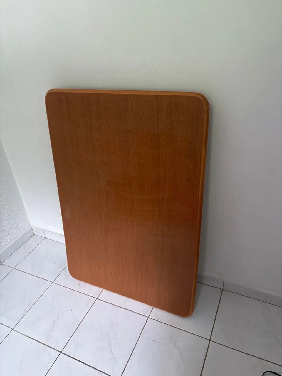 Mesa de madeira em ótimo estado - Foto 3