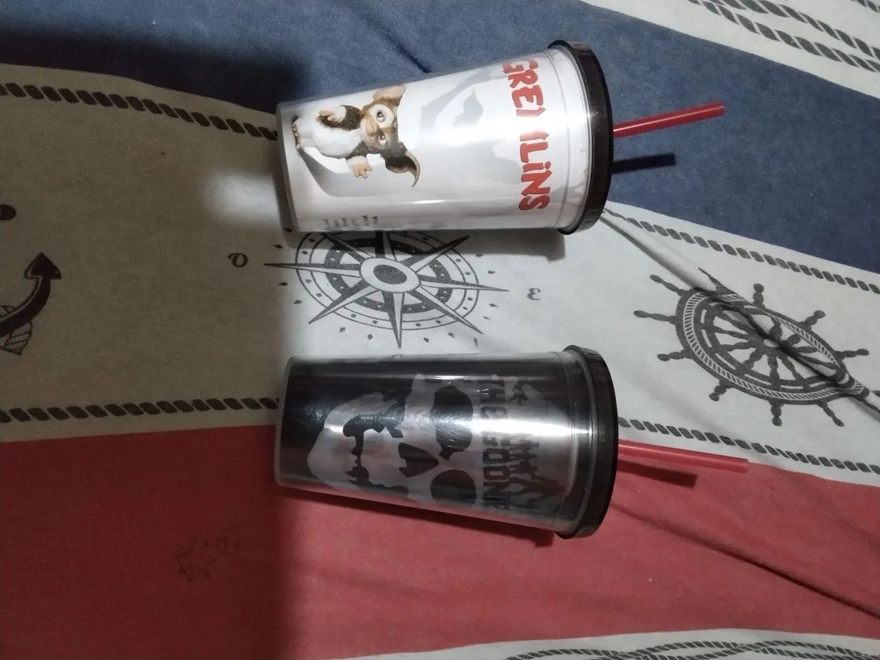 2copos com canudos 500ml  Gremlins e Goonies 