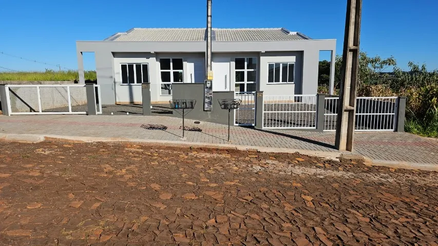 A casa dois quatros com suíte em Pato Branco! 64m², com churrasqueira!