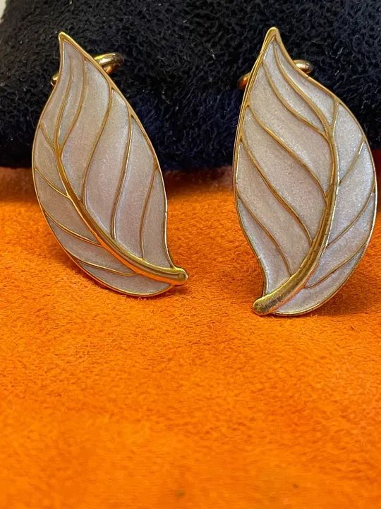 Brincos Folha Dourados com Esmalte
