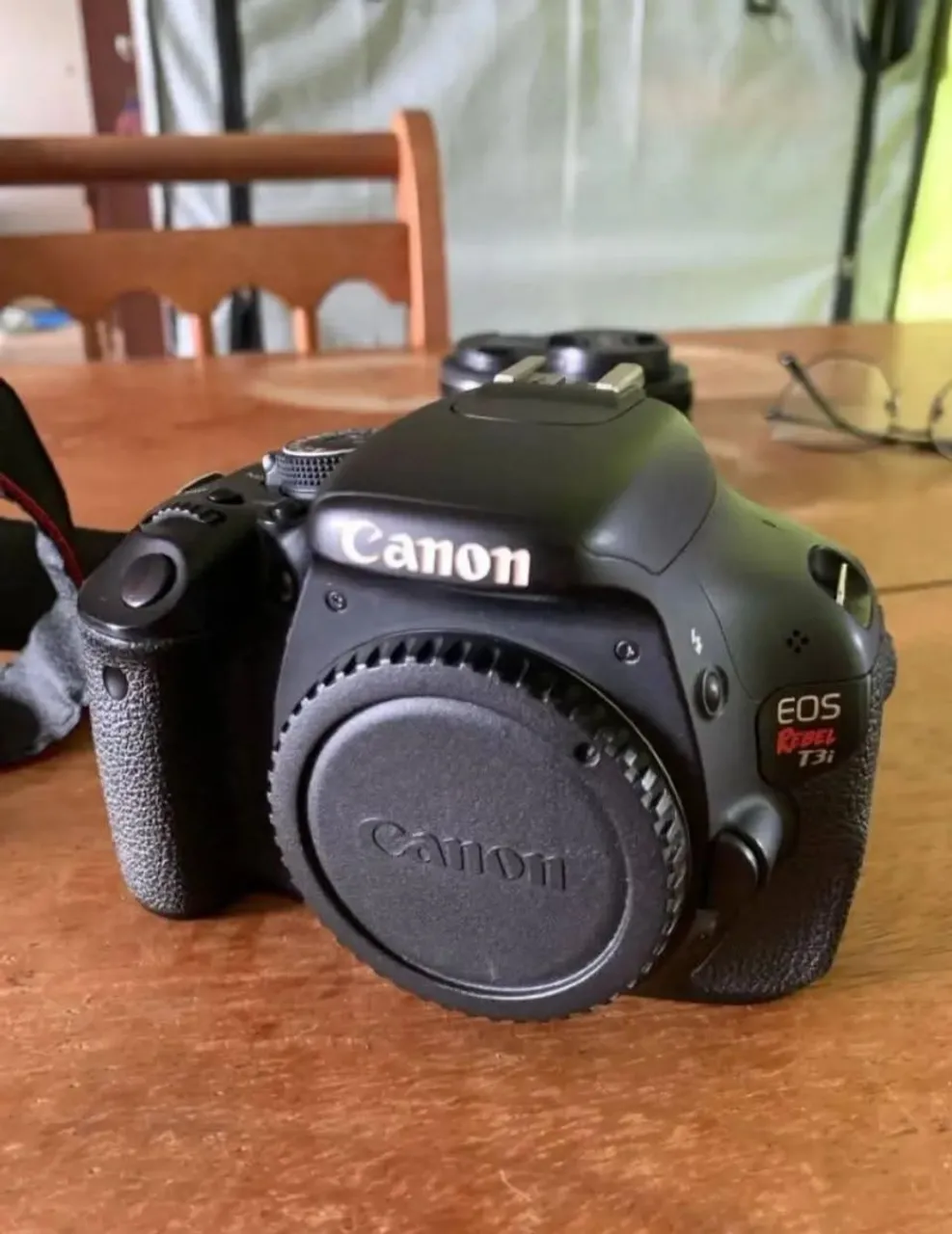 Canon EOS Rebel T3i +Canon 50mm 1.8 - Câmera DSLR