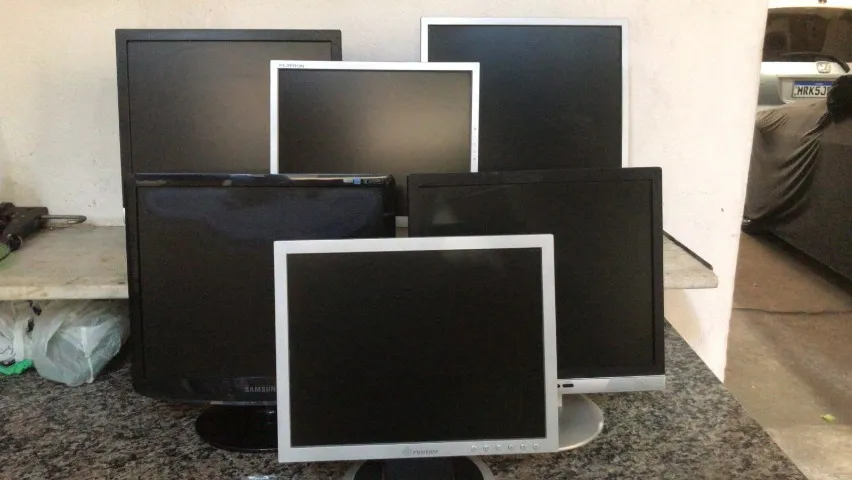 Lote com 6 Unidades de Monitores com Defeito