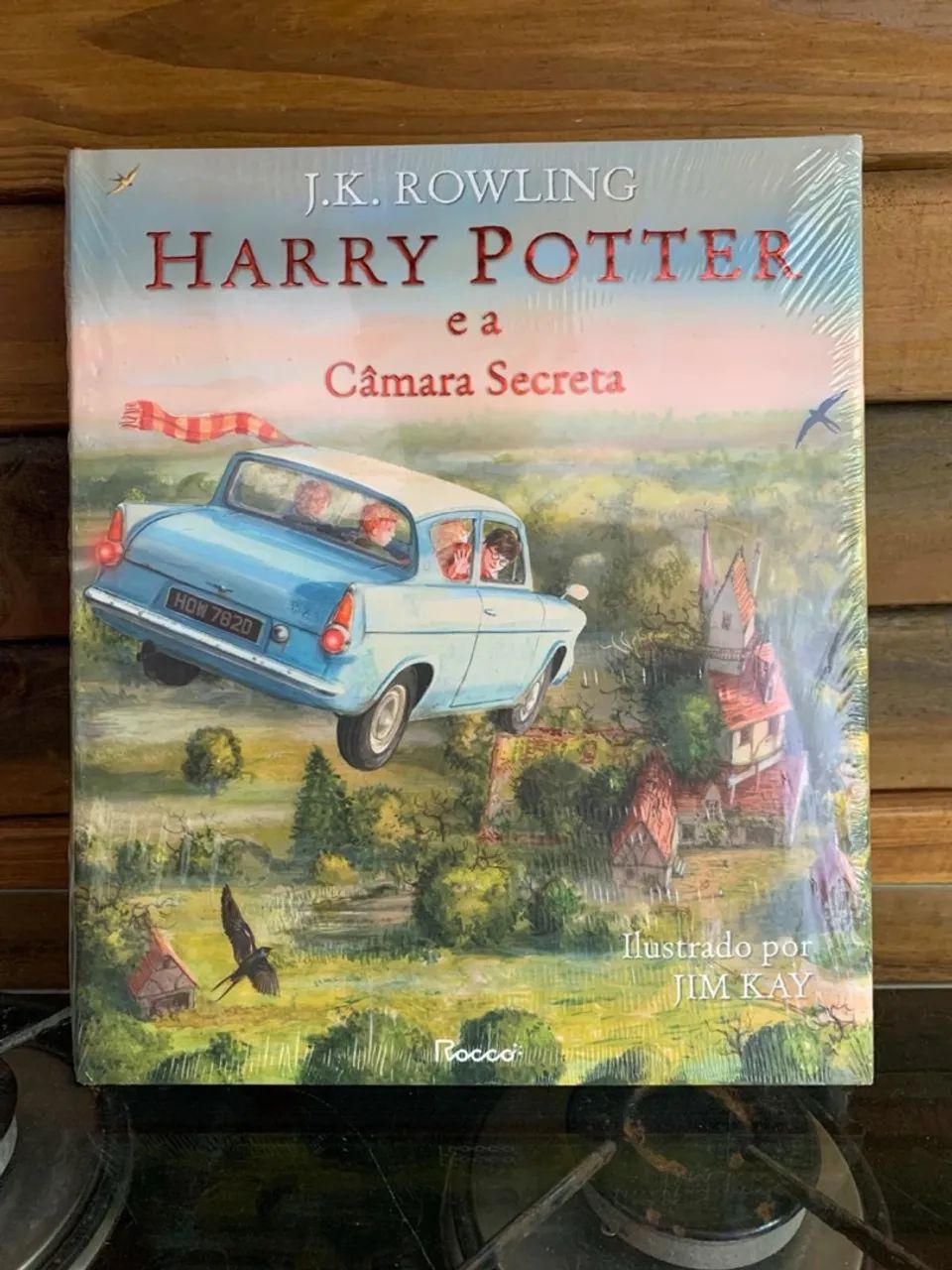Livro capa dura ilustrado, Harry Potter e a Câmara Secreta.