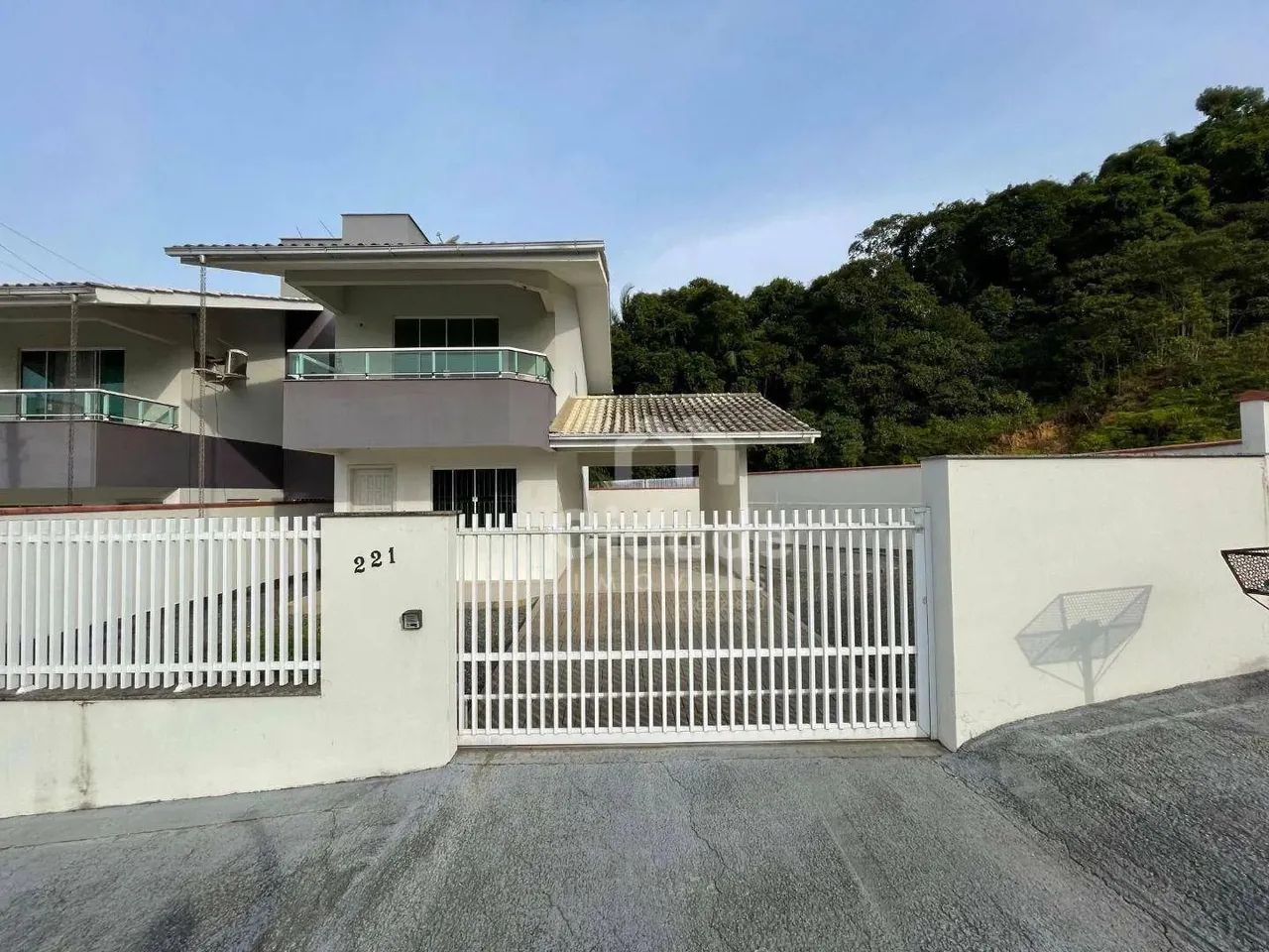Casa com 3 dormitórios para alugar, 113 m² por R$ 3.100,00/mês - Barra do Rio Cerro - Jara