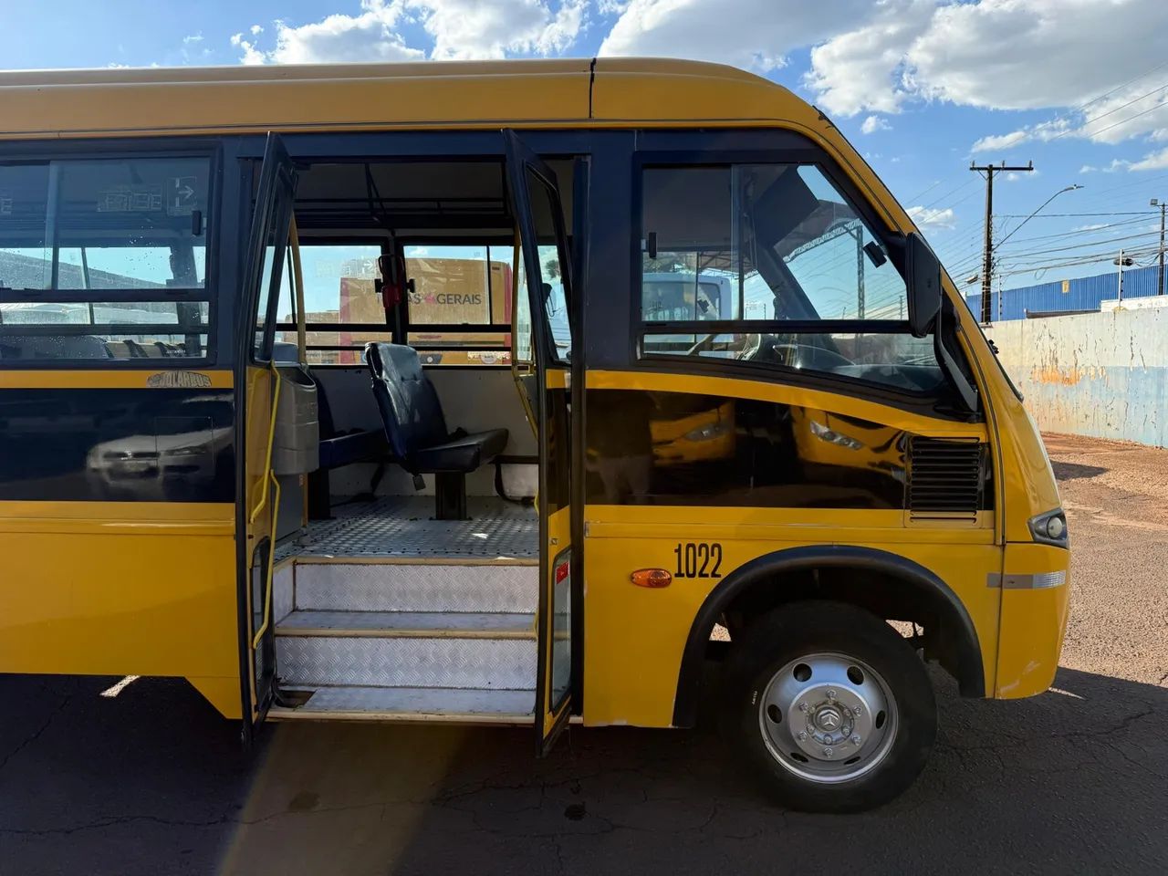 Microônibus Mercedes-Benz Ano 2010 com 31 Lugares em cascavel,PR - Foto 3