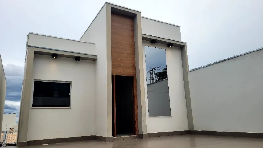 Linda casa no Bairro Ibituruna. 4 quartos, sendo um suíte closet. 190 m² de construção
