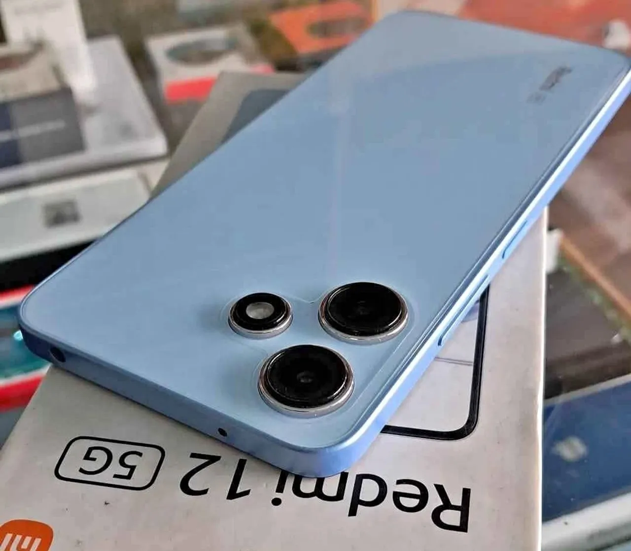 Redmi 12 // 5G // 256 GB// 8 de ram