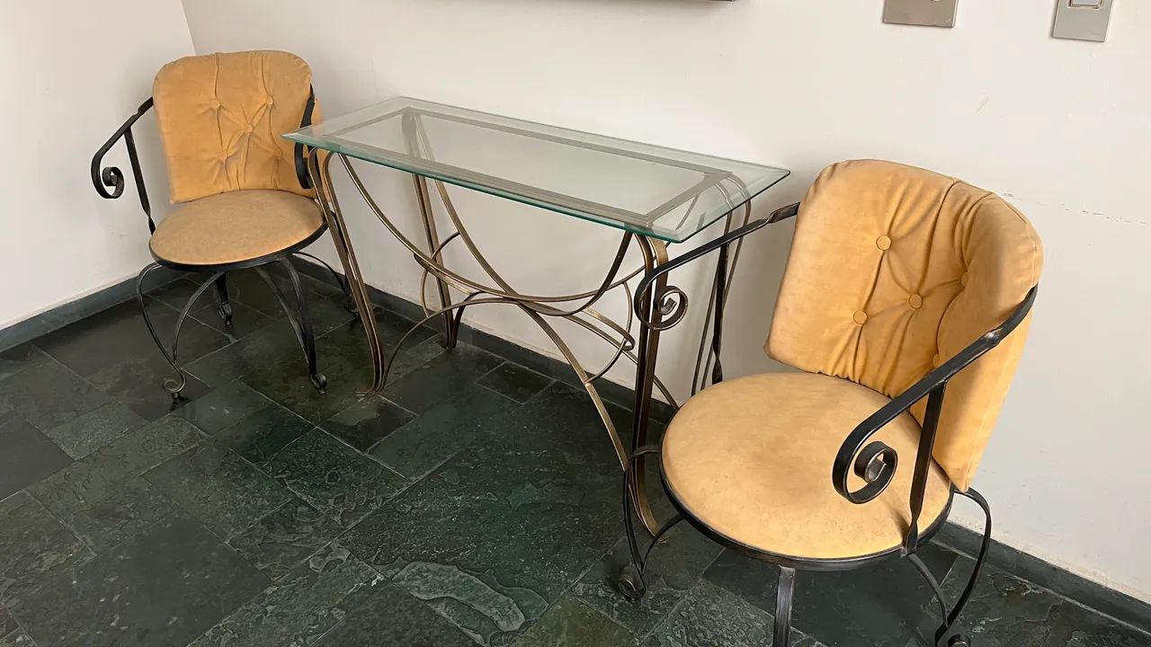 Aparador + cadeiras - Foto 4