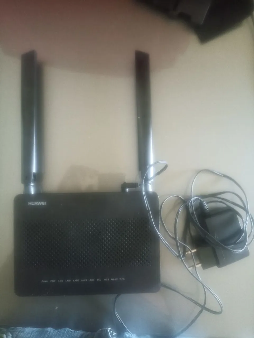Roteador Huawei com Antenas - Conectividade Wi-Fi
