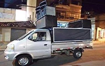 Mini Trio Elétrico para Desfiles de Blocos Carnavalescos e Ensaios de Escolas de Samba. - Foto 2