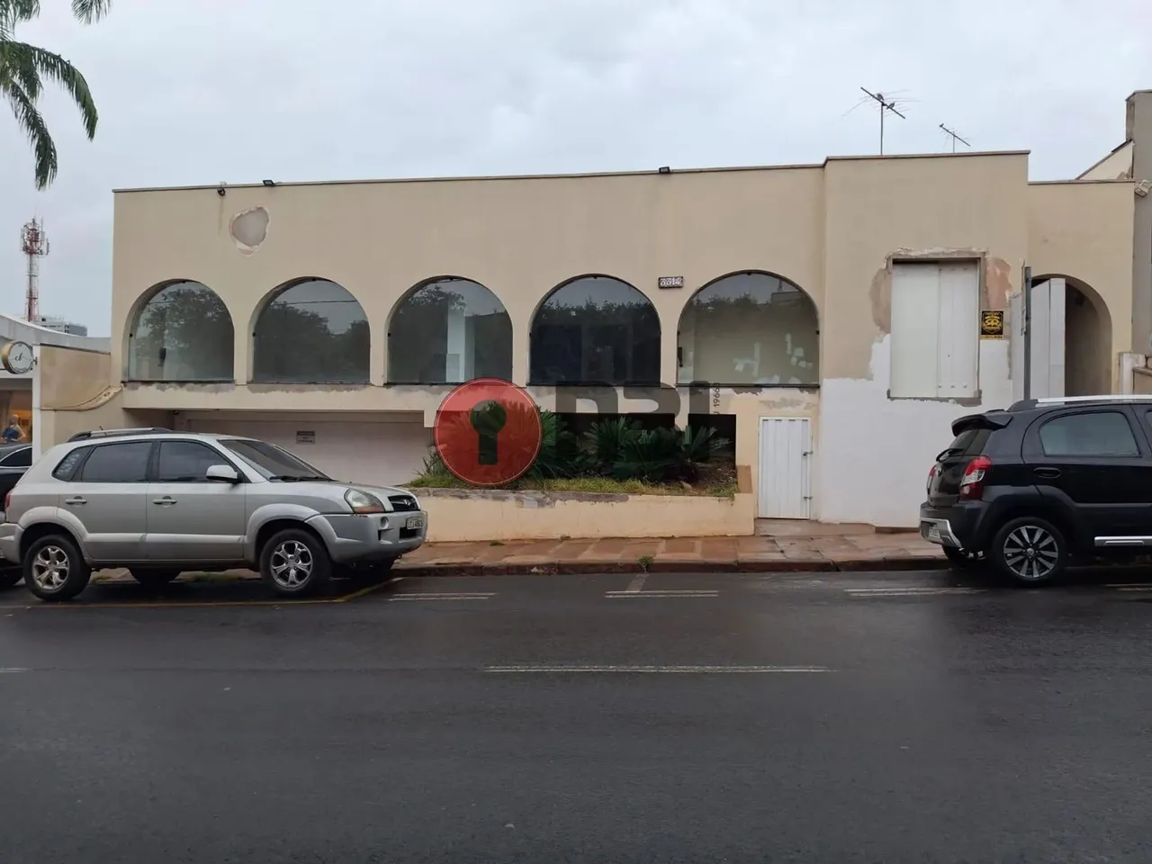 Casa comercial para locação no Vila Redentora-salas-cozinha-copa-banheiro PCD