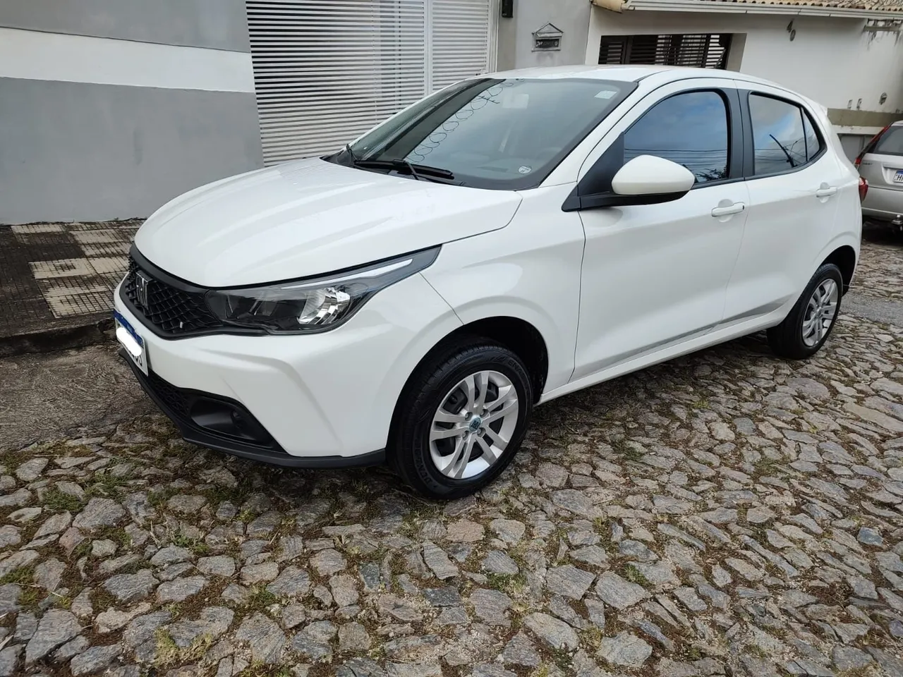 Fiat Argo muito novo com multimídia