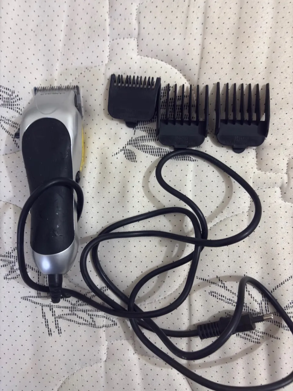 Máquina de Cortar Cabelo com pente 8mm e 10mm