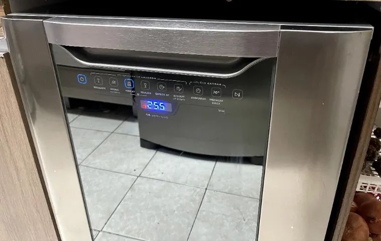 Lava Louça Eletrolux bluetouch LV14X INOX 14 serviços 127V - Foto 3