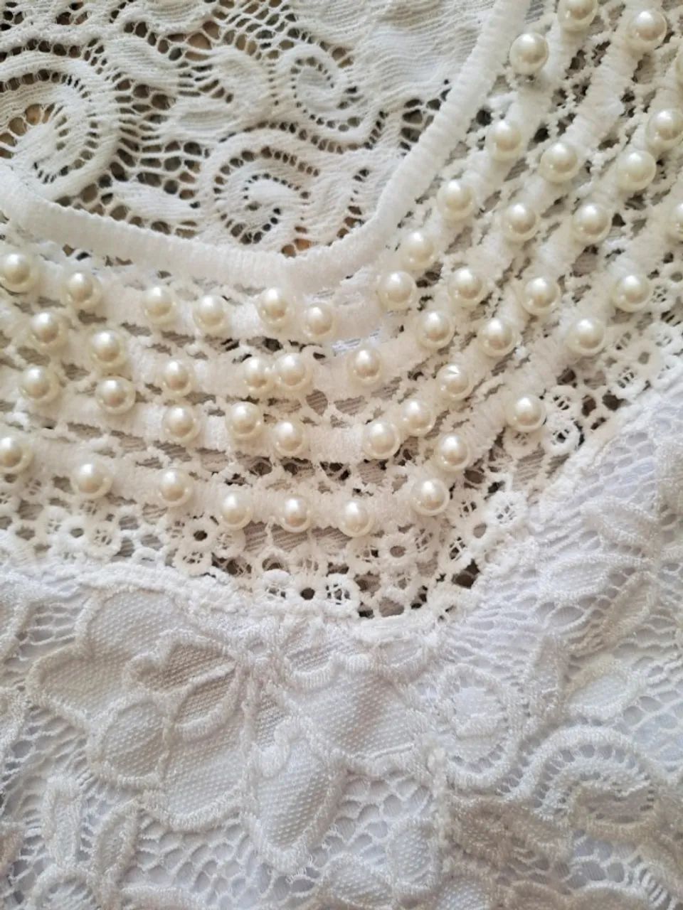 Mini Blusa de Renda Branca com Pérolas - Tamanho P - Foto 4