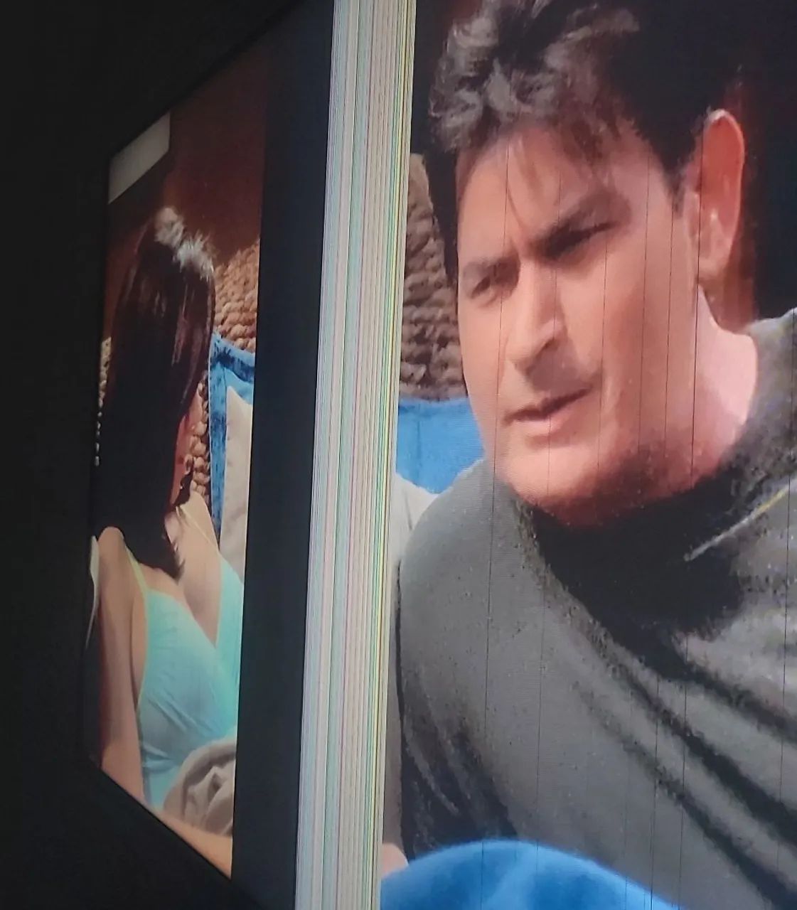 TV com faixas na tela - Foto 4