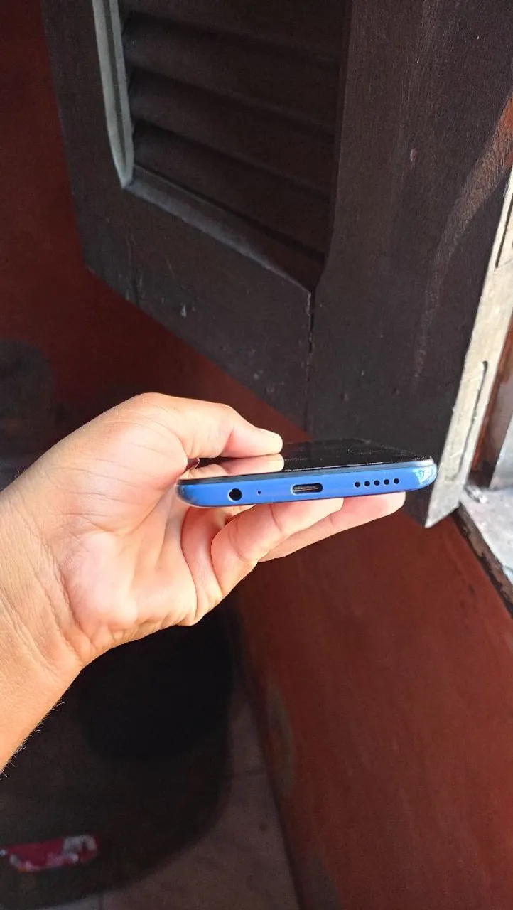 Aparelho com caixa carregador original capinha sem marcas de uso