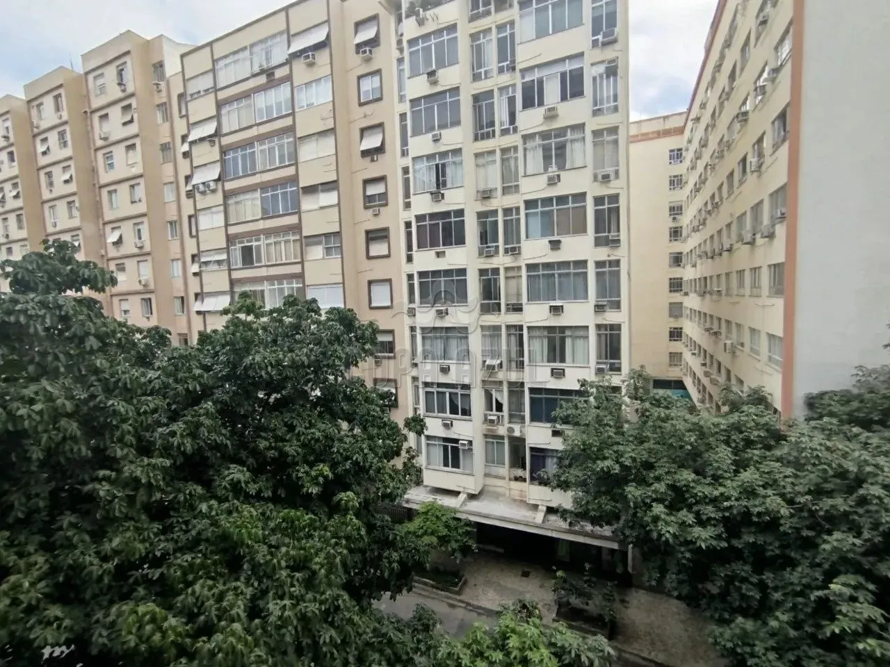 Copacabana - Quarto e sala para venda