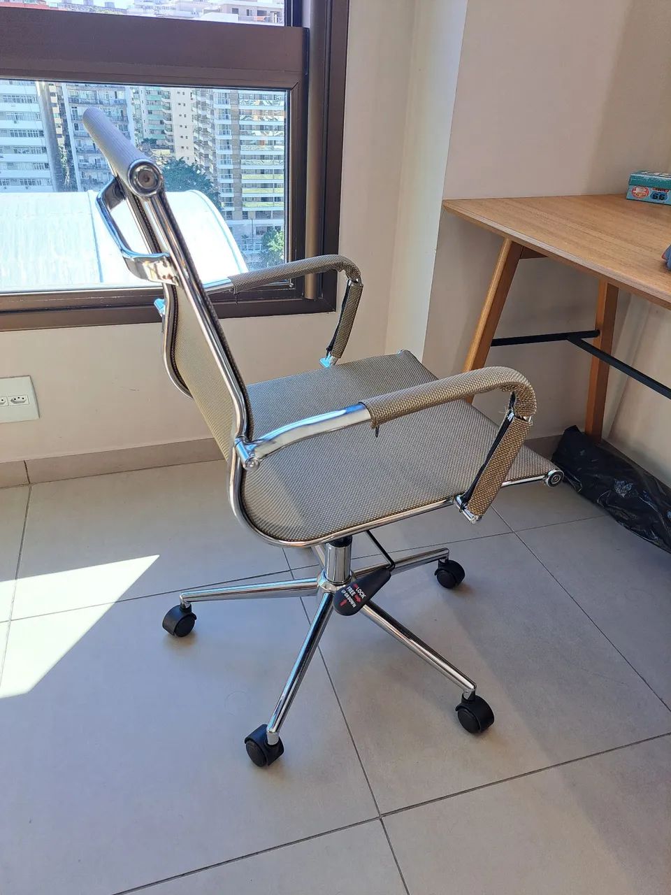 Cadeira de Escritório Ergonômica com Rodinhas - Foto 3