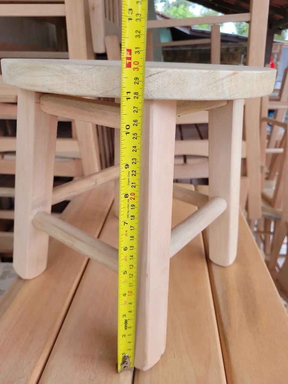 Conjunto Mesa Quadrada com 4 Banquetas de Madeira - Foto 3