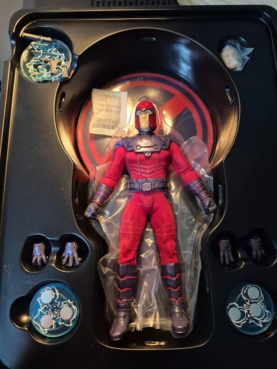 Mezco One:12 Magneto  - Foto 2