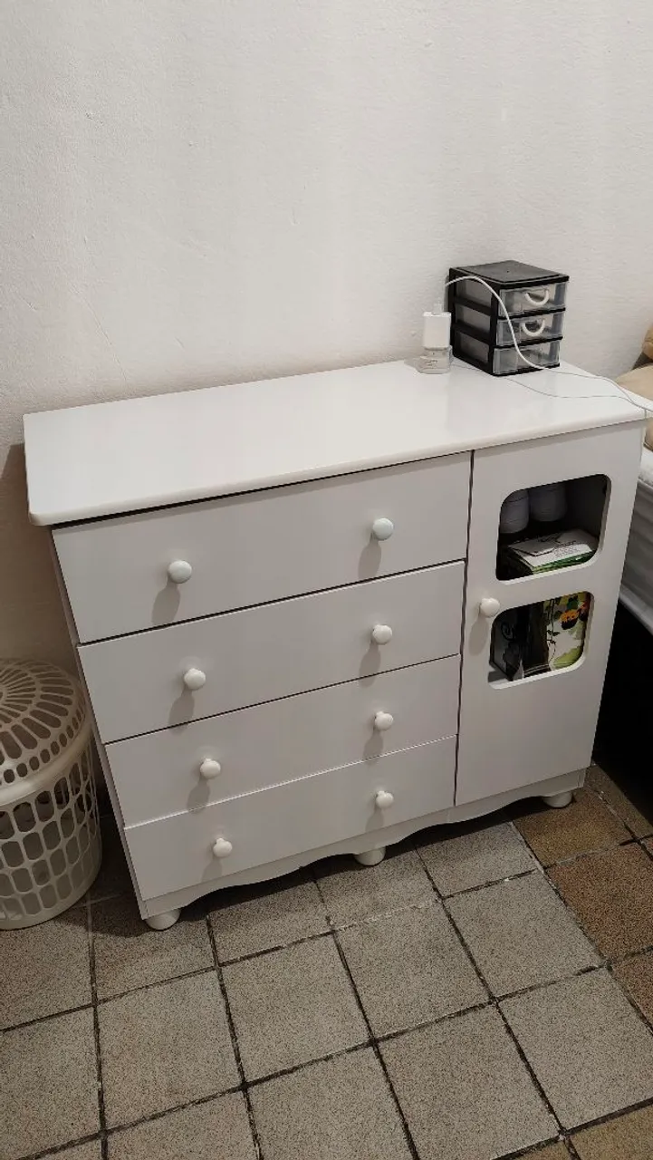 Cômoda Branca com Gavetas e Compartimento
