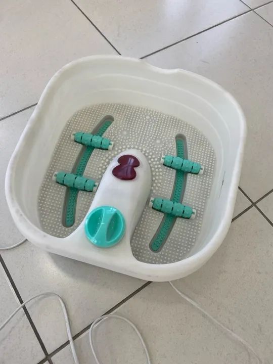 Hidromassageador de pés, spa dos pés. 