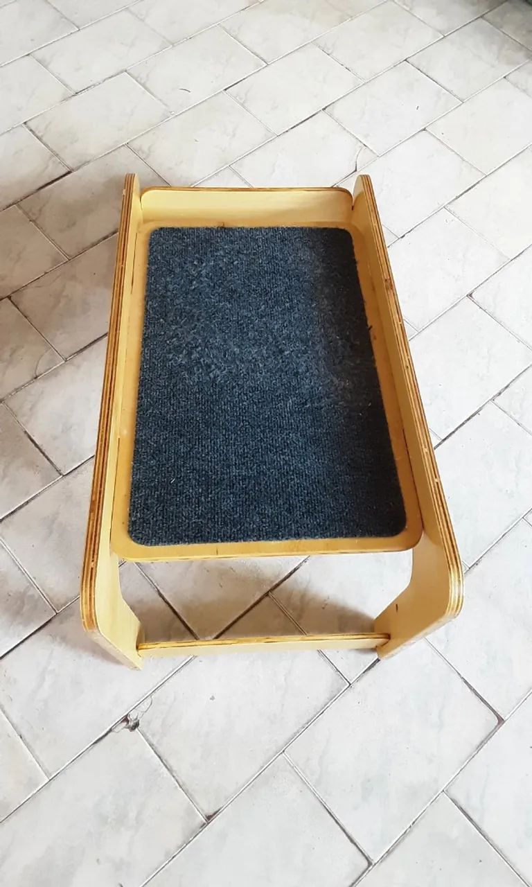 Mesa auxiliar com arranhador work oliva charlie pet bege