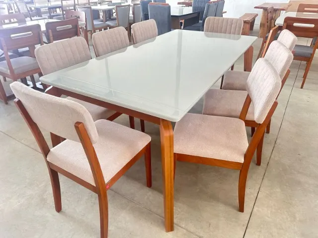 Mesa de Jantar com 8 cadeiras
