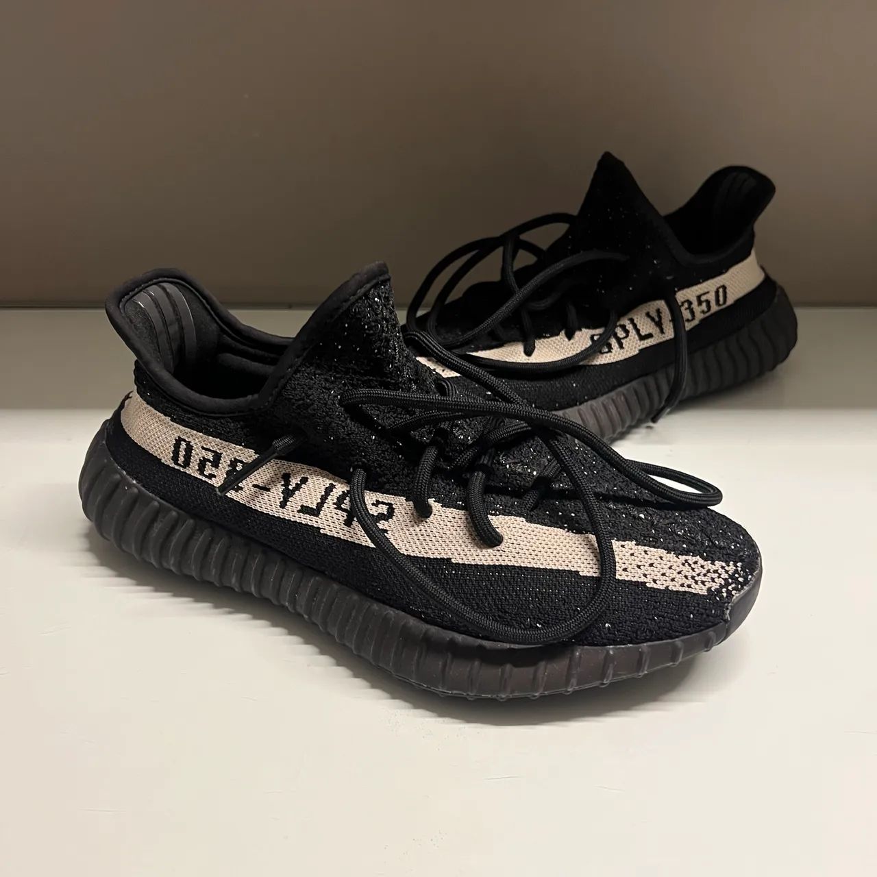 Adidas Yeezy 350 Oreo - Tamanho 38BR - Calçados - Guararapes