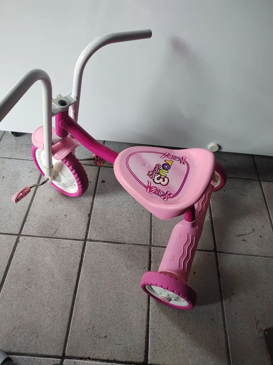 Bicicleta infantil rosa perfeito estado  - Foto 6