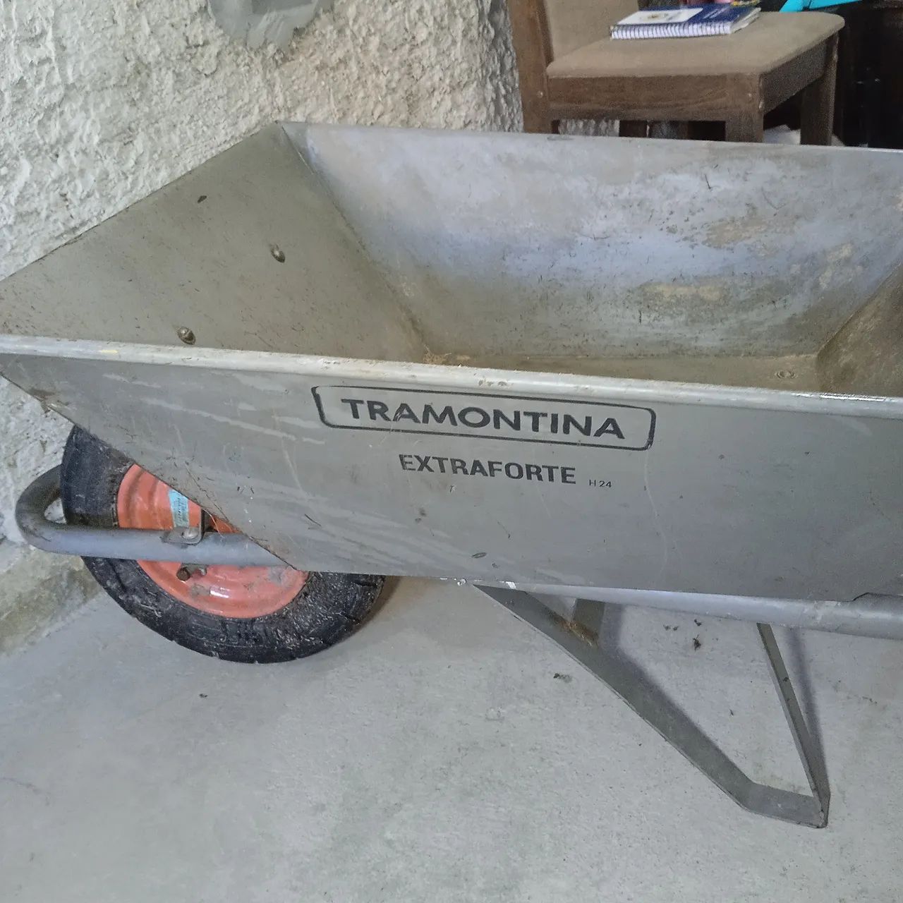 Carrinho de mão Tramontina Extra Forte - Foto 2