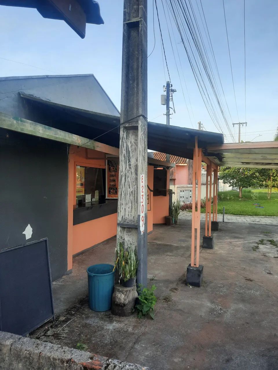 OPORTUNIDADE ÚNICA! IMÓVEL COMERCIAL  ESQUINA  BALNEARIO YPACARAI VENDO. 