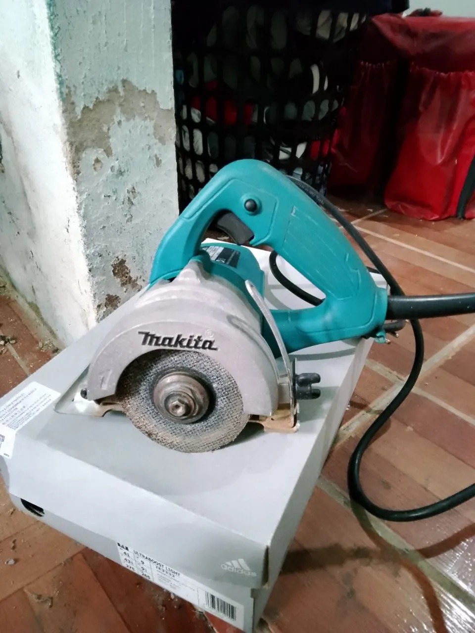 Serra Mármore Makita 300,00