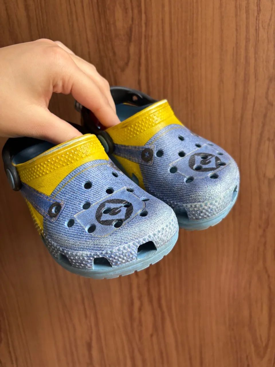 Crocs Minions tam 23 - Foto 2
