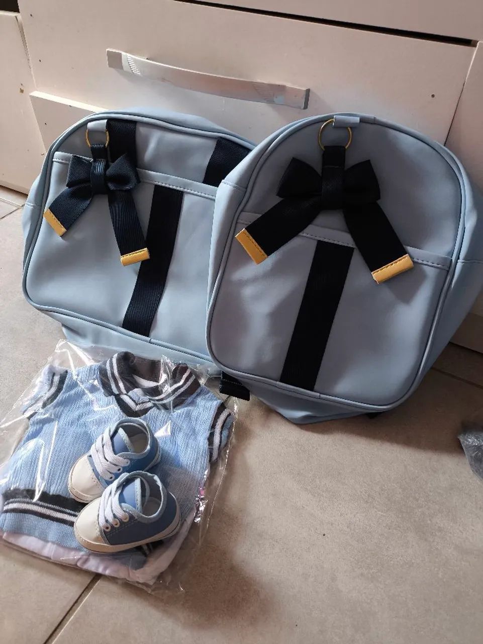 Conjunto bebê menino bolsa e roupinha maternidade 