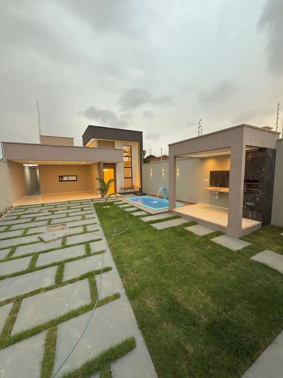 Casa Moderna e Bem Localizada