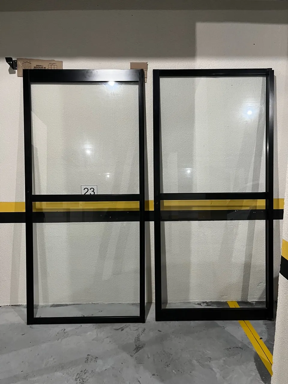 Portas de vidro estrutura em alumínio - Prontas para Uso!