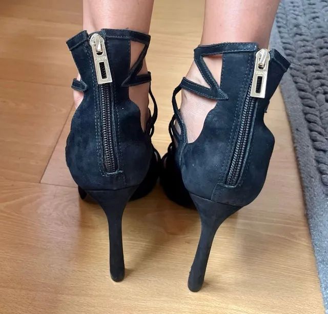 Sandália Schutz 38 (veste um 37) preta glamurosa - Foto 2