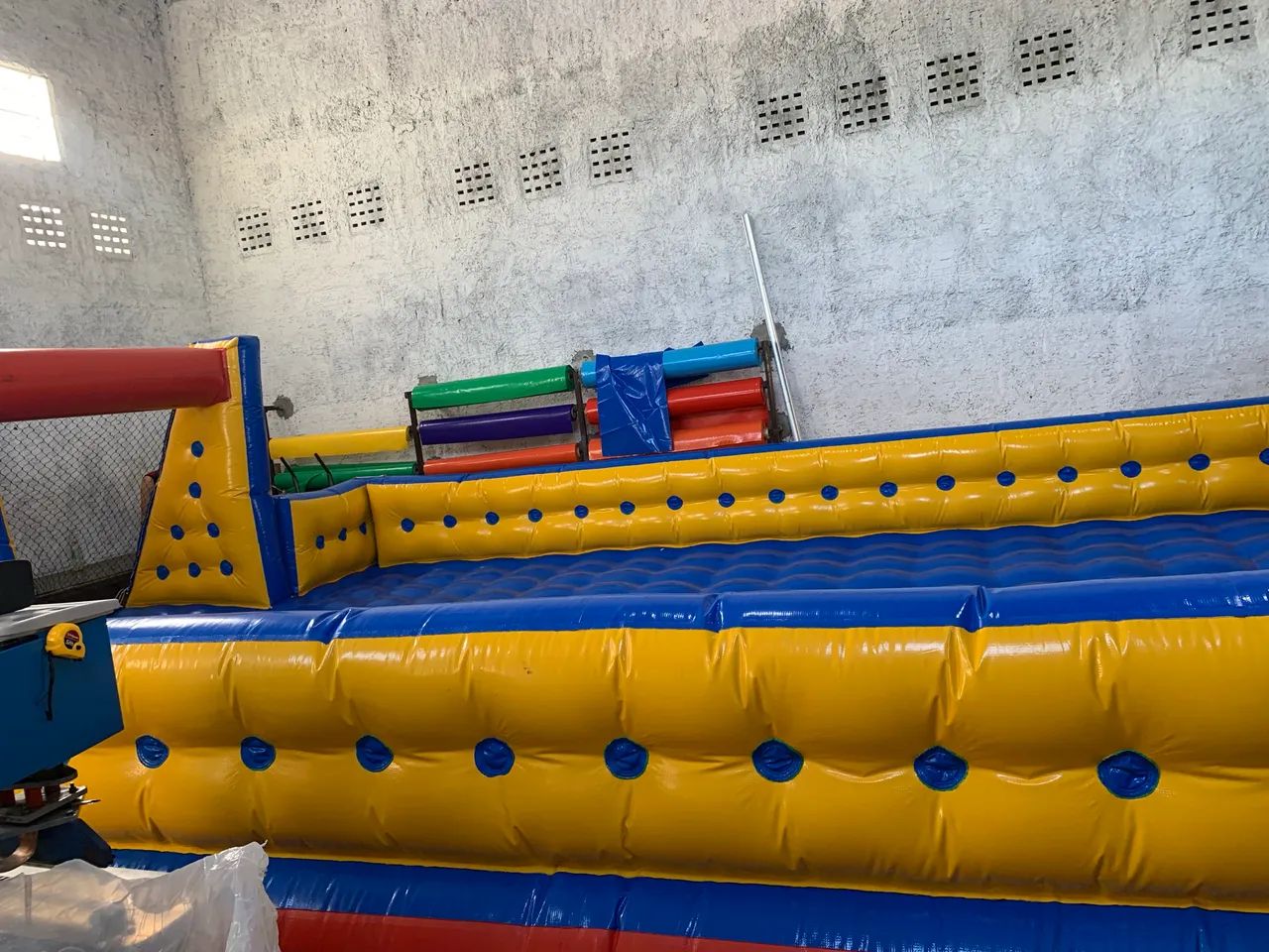 Vende-se futebol de sabão 